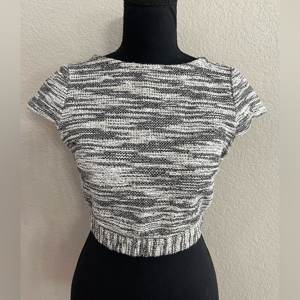 Alice + Olivia black and white Knit Crop Top business top women’s XS office chic